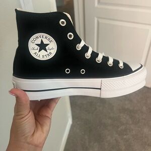 Chuck Taylor All Star Platform Canvas
Women’s size 7.5 - black
